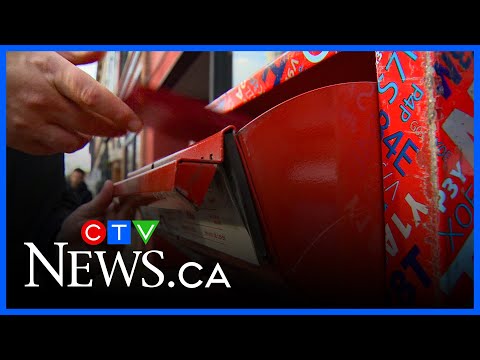 canada-post-workers-on-rotational-strike