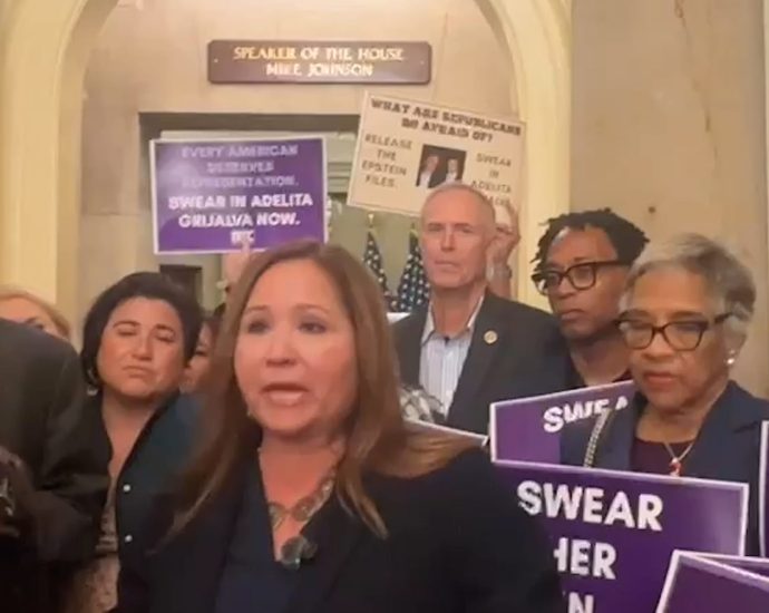 democrats-protest-rep-elect-grijalva-swearing-in-delay