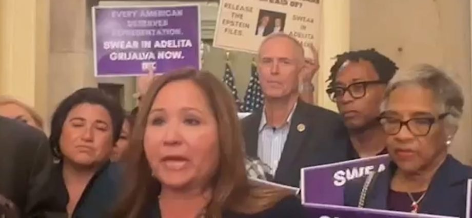 democrats-protest-rep-elect-grijalva-swearing-in-delay