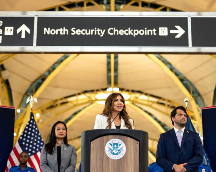 feds-regulate-airports-but-can’t-require-them-to-air-dhs-video