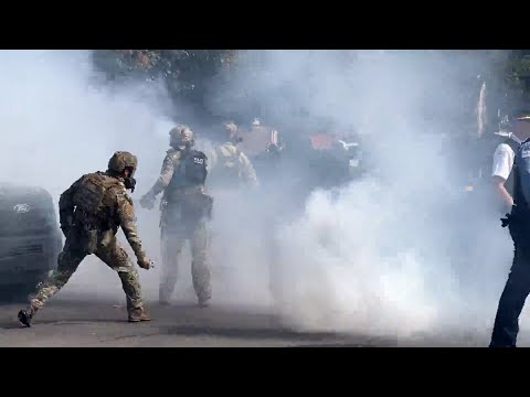 watch:-feds-deploy-tear-gas-after-pursuit,-crash-spark-protest-in-chicago-|-newsnation