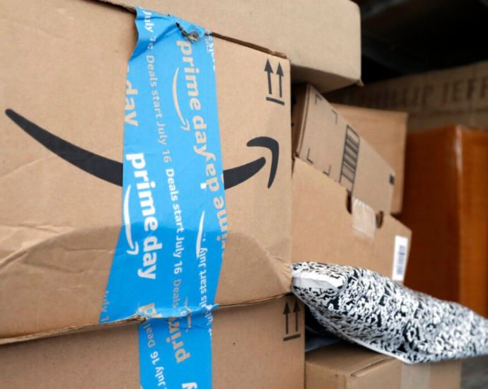 lawsuit-accuses-amazon-of-‘fake’-prime-day-deals