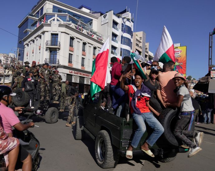 ‘we-don’t-want-power,-we-want-lights’:-madagascar-awaits-post-rajoelina-era