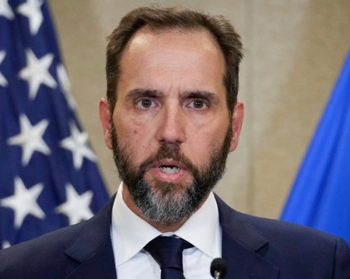 jack-smith-gives-a-warning-about-the-traitor’s-doj-in-rare-interview