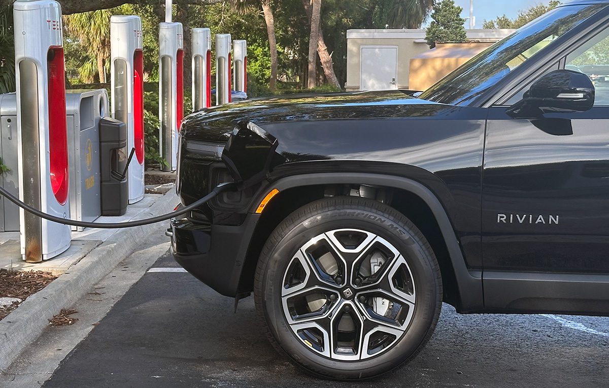 california-sets-new-quarterly-ev-sales-record,-doubles-down-on-support-for-public-charging