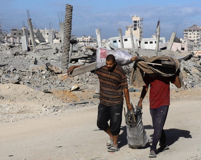 live:-gaza-ceasefire-fears-as-israel-demands-return-of-all-captives’-bodies