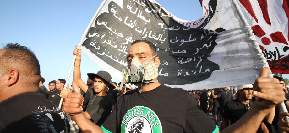 thousands-protest-in-tunisia-over-pollution-from-phosphate-plant