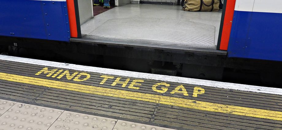 mind-the-gap-–-in-mobile-coverage:-uk-train-signal-to-stay-patchy-till-2030