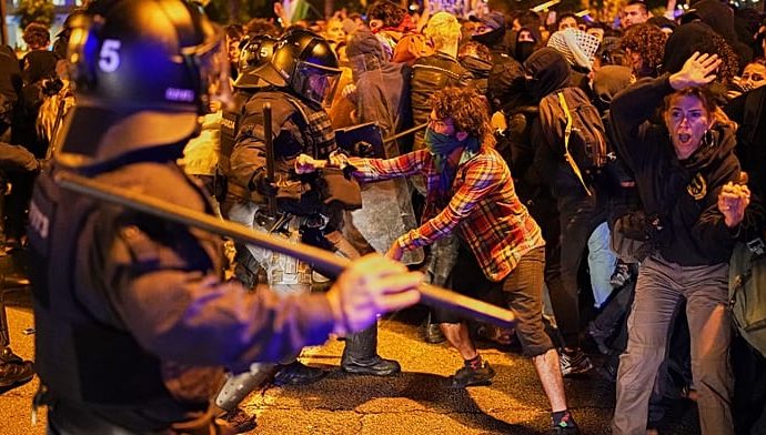 violence-erupts-at-pro-palestinian-protest-in-barcelona