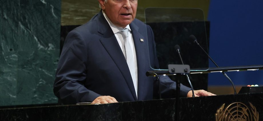 panama’s-president-alleges-us-threatening-to-revoke-visas-over-china-ties