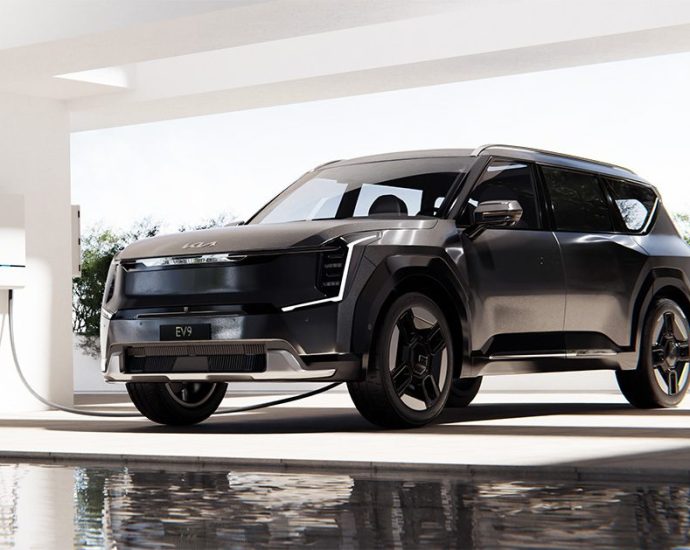 wallbox’s-quasar-2-bidirectional-ev-charger-allows-the-kia-ev9-to-power-homes