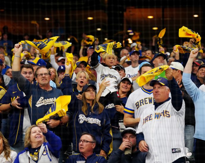“i-feel-bad-for-her”:-brewers-fan-fired-for-threatening-to-“call-ice”-on-dodgers-fan-during-nlcs