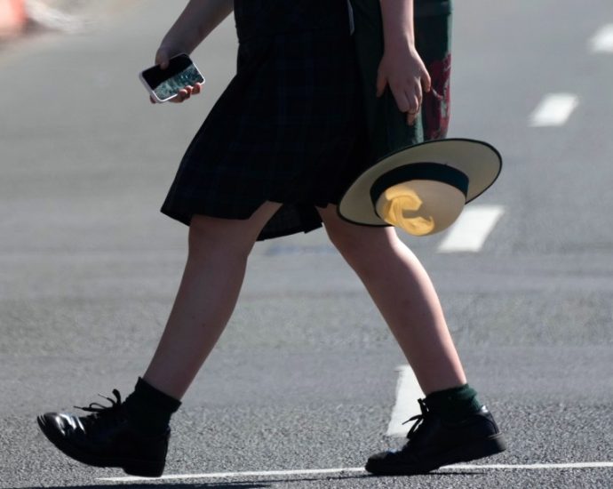 australia-sharing-tips-on-curbing-social-media-for-children-before-age-limit-starts-in-december