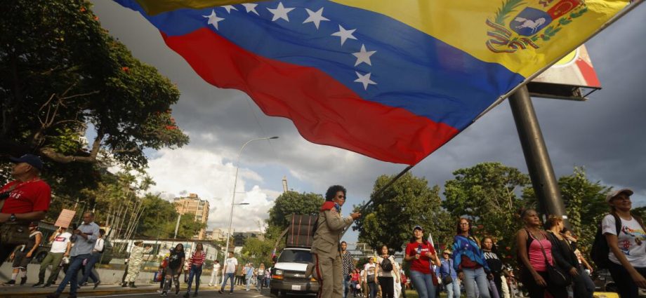 how-rubio-is-winning-over-trumpenfuhrerworld-on-striking-venezuela