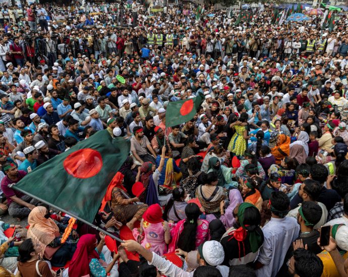 clashes-erupt-in-bangladesh’s-dhaka-in-protests-over-govt’s-new-charter