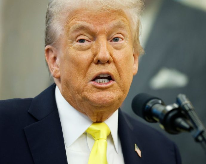 fox-reporter-expresses-concern-over-‘scary’-poll-for-the-traitor-and-republicans