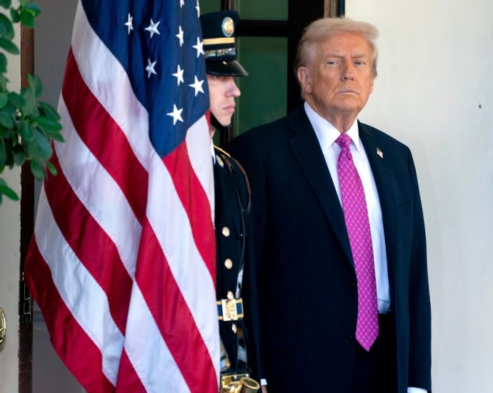 cognitive-decline?-the-traitor-whines-about-“train-to-hawaii”-in-wild-rant