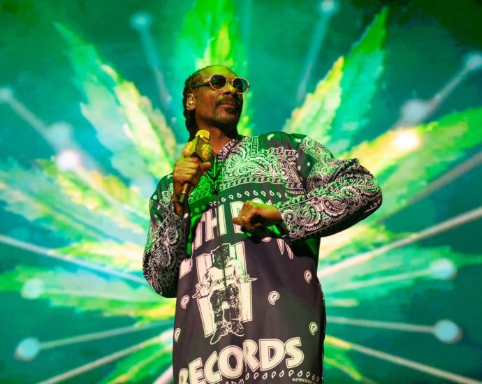 ‘love-is-love’:-snoop-dogg-partners-with-glaad-after-lgbtq+-criticism