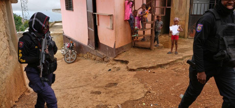 us-sanctions-ex-police-officer,-gang-leader-in-haiti-over-criminal-ties