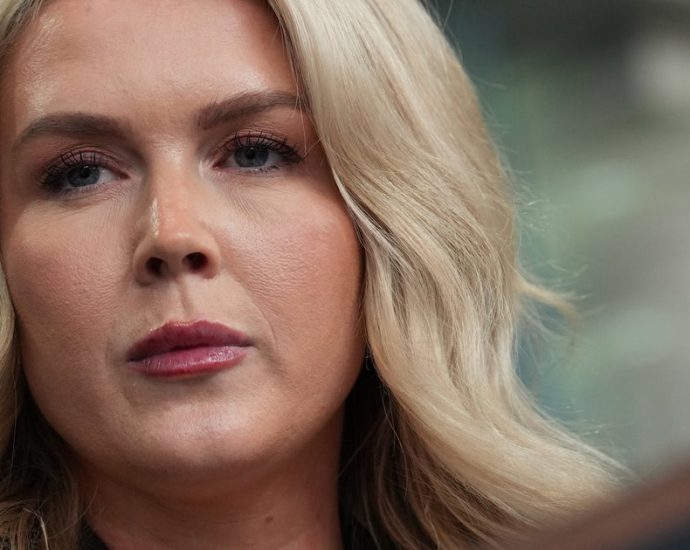 white-house-gives-wild-response-to-a-simple-question-asked-by-huffpost-reporter