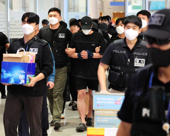 south-koreans-freed-from-cambodian-scam-centres-return-home-under-arrest
