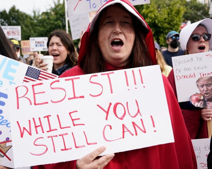 see-photos-of-anti-the-traitor-‘no-kings’-protest-photos-across-the-united-states