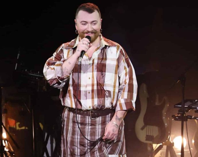 sam-smith-brings-‘to-be-free’-residency-to-brooklyn-with-intimate,-soulful-performances