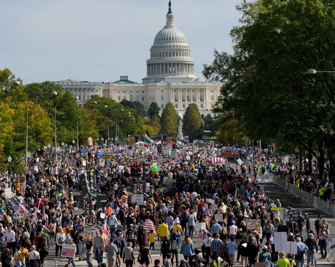 thousands-protest-at-‘no-kings’-rally-near-white-house
