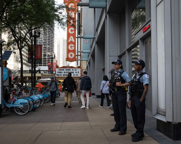 “dangerous-precedent”:-rogan-again-blasts-the-traitor’s-ice-raids