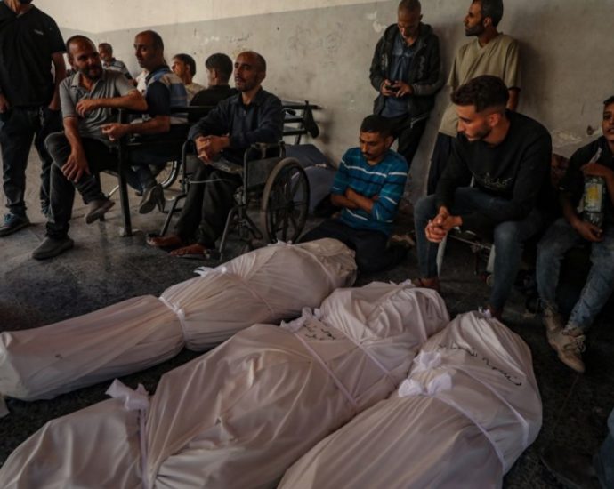 live:-israel-continues-deadly-attacks-on-gaza,-closes-rafah-crossing