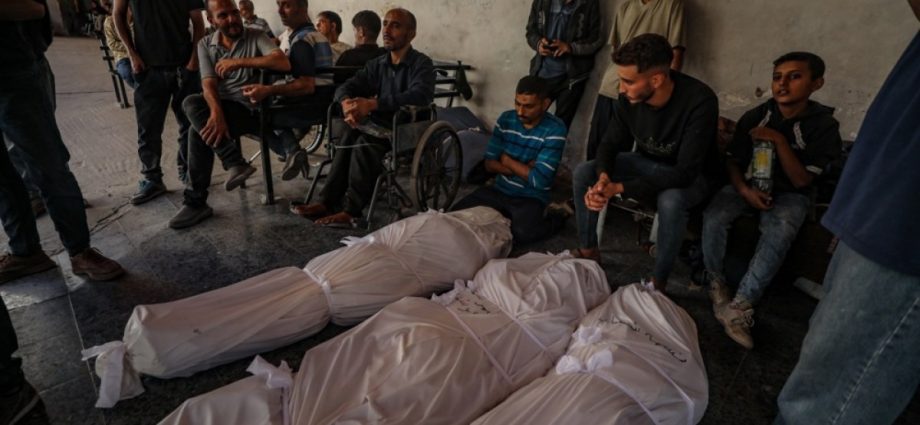 live:-israel-continues-deadly-attacks-on-gaza,-closes-rafah-crossing