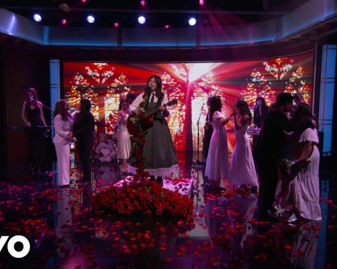 lucy-dacus-says-“f**k-the-state”-for-reconsidering-marriage-equality-after-marrying-couples-on-tv