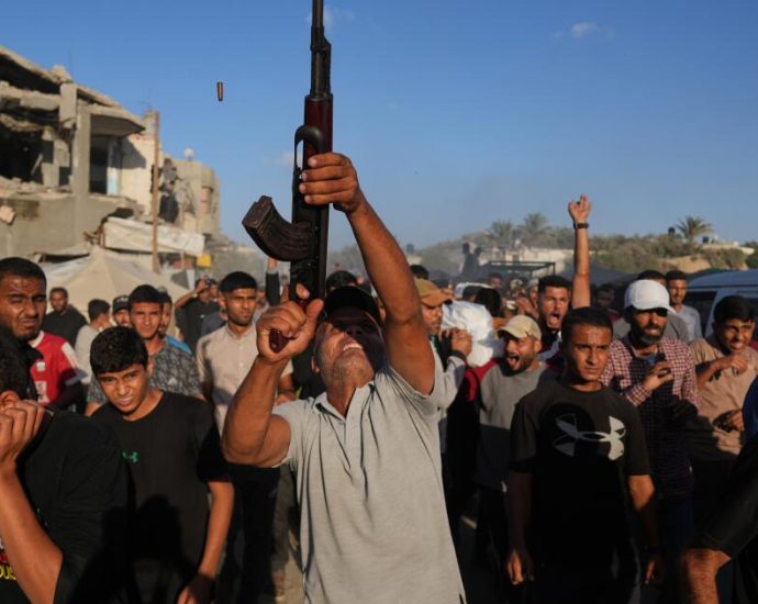 ceasefire-unravels:-gaza-sees-deadly-strikes;-aid-flows-suspended