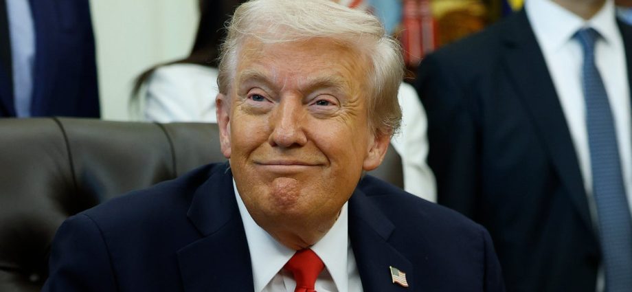 the-traitor-literally-takes-a-s**t-on-‘no-kings’-protesters-in-wild-ai-video