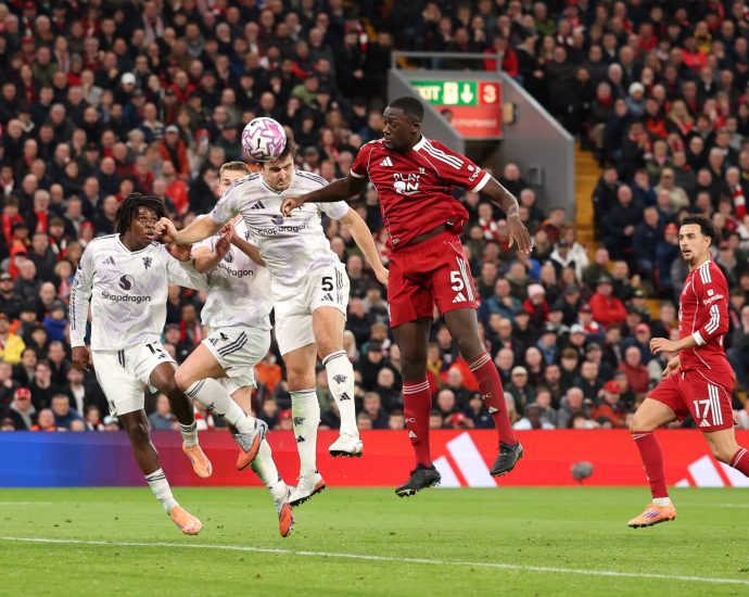 manchester-united-stun-liverpool-as-maguire-scores-late-winner
