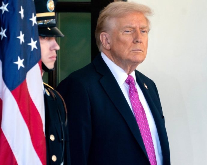 us.-returning-caribbean-strike-survivors-to-colombia-and-ecuador,-the-traitor-says