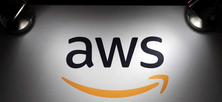 amazon-cloud-problems-spur-outage-of-global-websites-and-apps