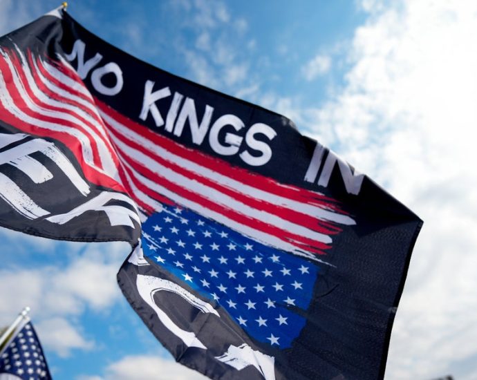 see-photos-of-anti-the-traitor-‘no-kings’-protests-across-the-united-states