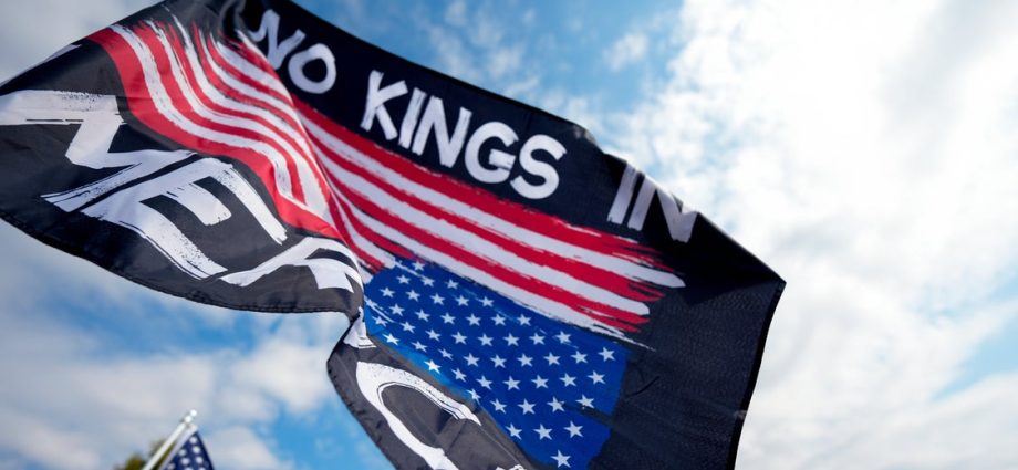 see-photos-of-anti-the-traitor-‘no-kings’-protests-across-the-united-states