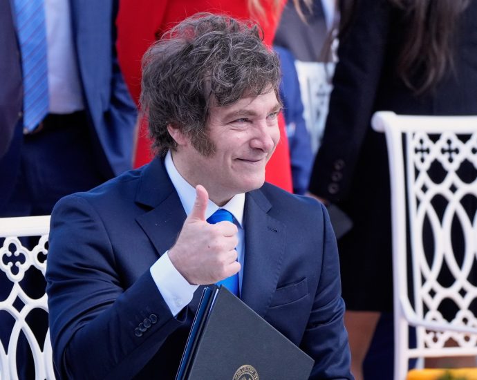 argentina’s-central-bank-says-it-signed-$20bn-currency-swap-deal-with-us