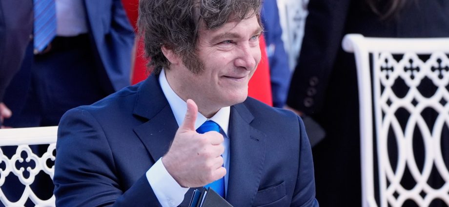 argentina’s-central-bank-says-it-signed-$20bn-currency-swap-deal-with-us