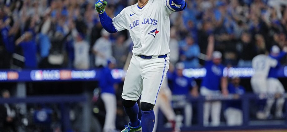 toronto-blue-jays-advance-to-world-series,-will-face-los-angeles-dodgers