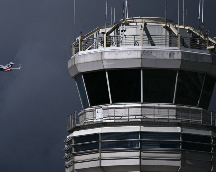 flight-delays-pile-up-amid-air-traffic-control-shortages-due-to-shutdown