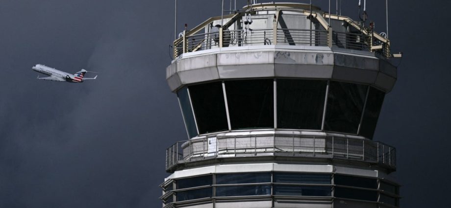 flight-delays-pile-up-amid-air-traffic-control-shortages-due-to-shutdown