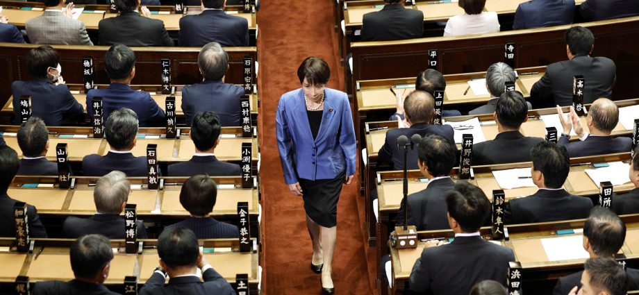 video:-applause-in-parliament-as-japan-gets-first-female-prime-minister