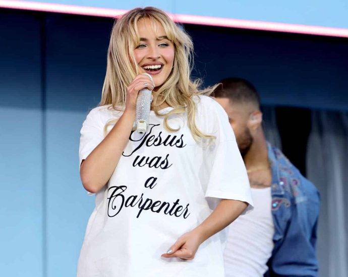 sabrina-carpenter-donates-a-portion-of-proceeds-from-short-n’-sweet-tour-to-transgender-law-center
