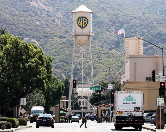 warner-bros.-discovery-puts-itself-up-for-sale