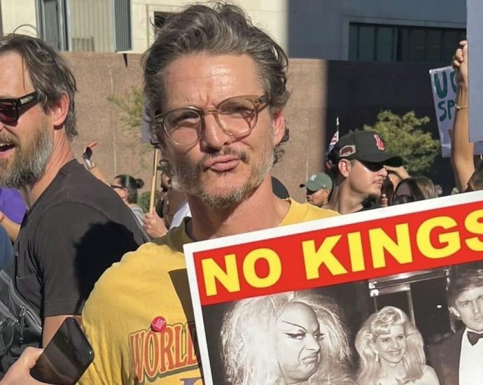 pedro-pascal-joins-‘no-kings’-protest-in-la,-fans-praise-actor’s-activism