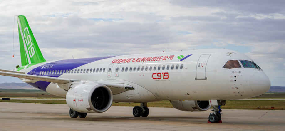 comac’s-mixed-fortunes:-dubai-airshow-debut-prep-&-vietjet’s-c909-cessation