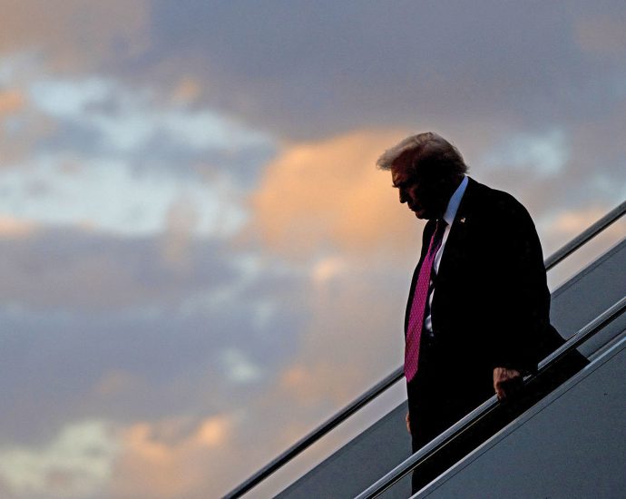 democrats-call-on-‘disengaged’-the-traitor-to-get-involved-to-end-shutdown